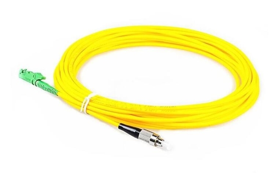 黄色い3.0mmの光ファイバケーブル単モード多重モードE2000 SC APC UPCのコネクター