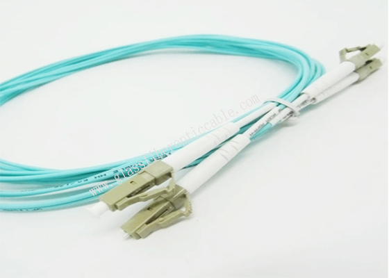 青いFOはケーブルOM3 1C 2C LSZHの長さ20M 30M 50MのコネクターのタイプLC UPCを修繕します